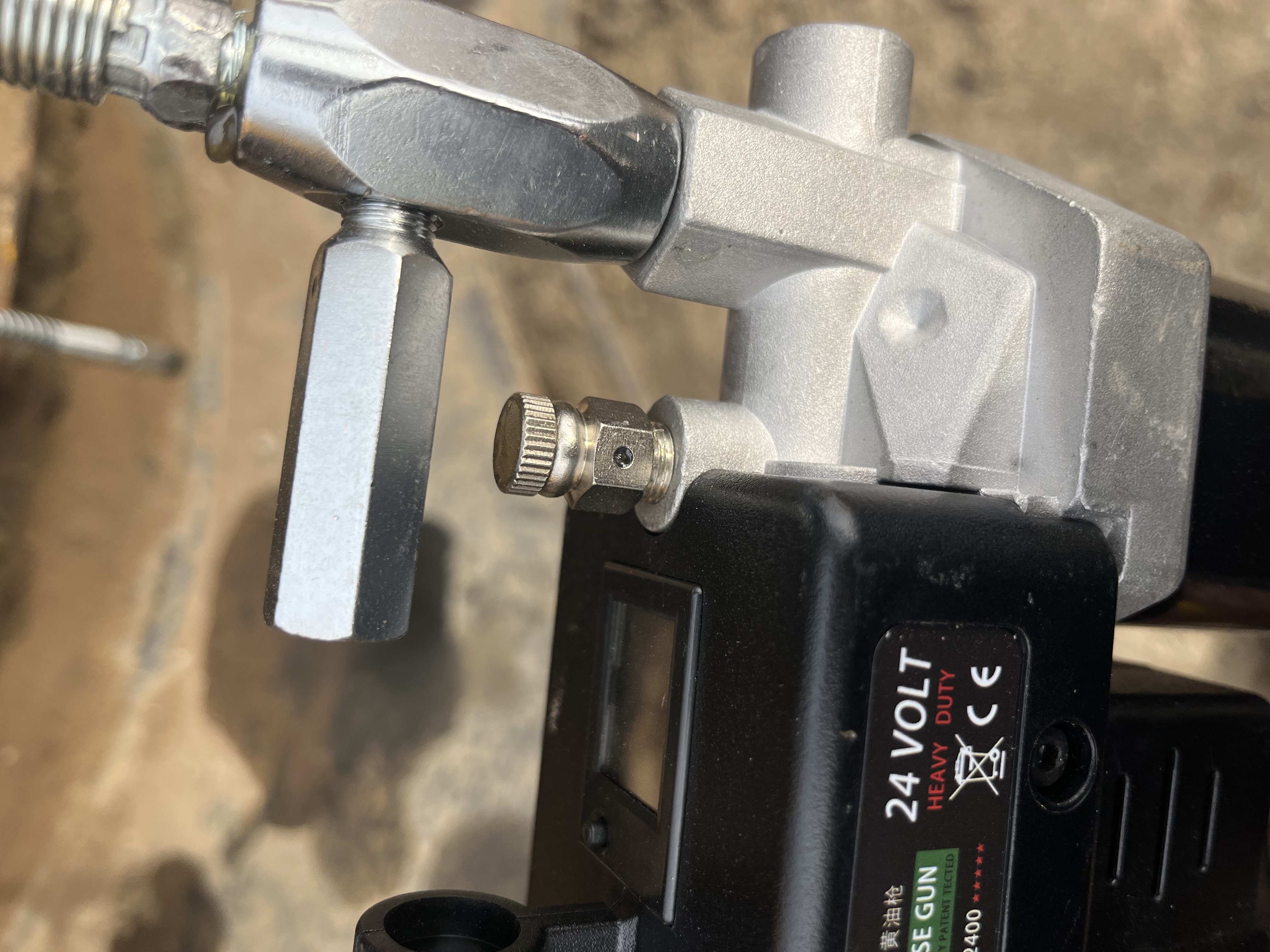 How to Maintain an Electric Grease Gun: Cleaning, Battery Care and Storage Guide